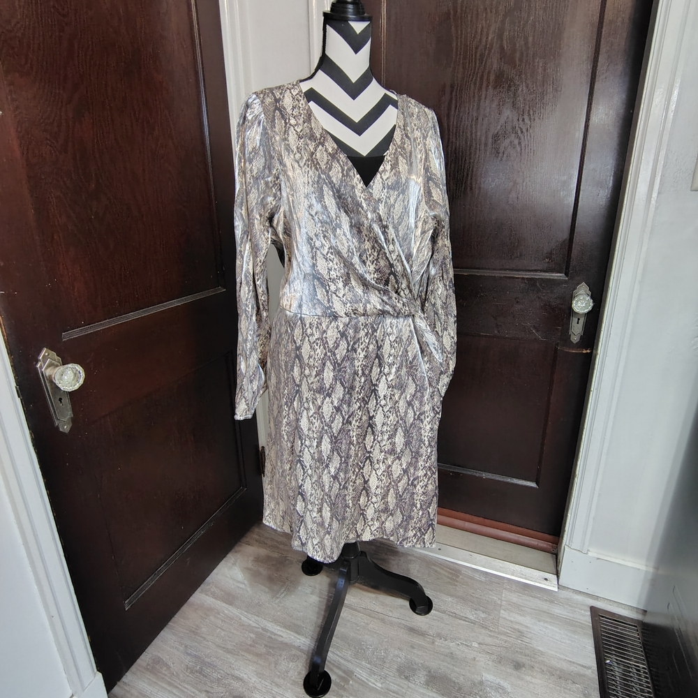 Ava & Viv Gray and Cream Snakeskin Long Sleeve‎ Dress
